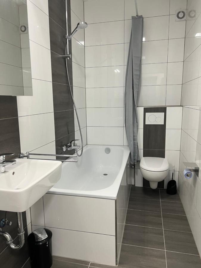 Freshly Renovated City Apartments Essen Kitchen Wifi Near Duesseldorf Airport Exterior foto